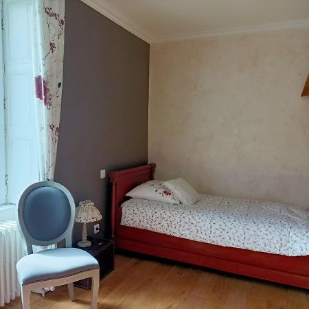 Le Manoir "Aux Douves" Bed & Breakfast Bazoges-en-Paillers Bagian luar foto