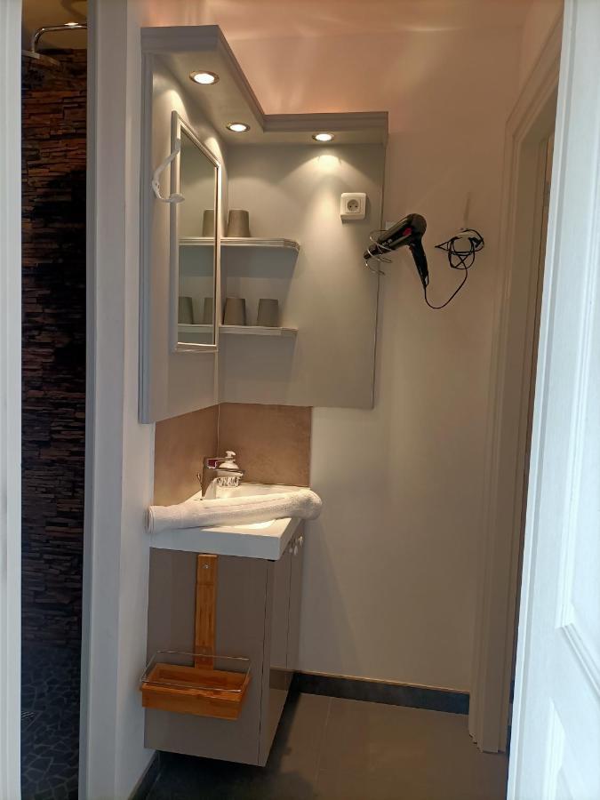 Le Manoir "Aux Douves" Bed & Breakfast Bazoges-en-Paillers Bagian luar foto