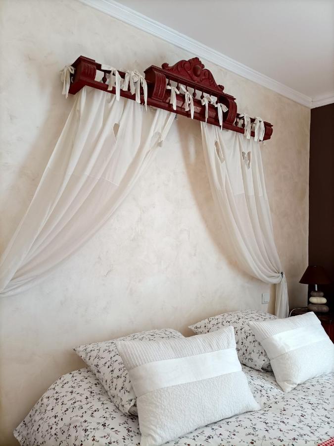 Le Manoir "Aux Douves" Bed & Breakfast Bazoges-en-Paillers Bagian luar foto