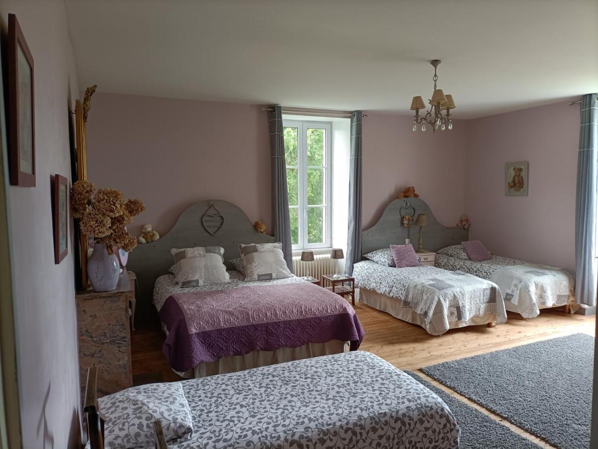 Le Manoir "Aux Douves" Bed & Breakfast Bazoges-en-Paillers Bagian luar foto