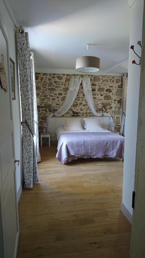 Le Manoir "Aux Douves" Bed & Breakfast Bazoges-en-Paillers Bagian luar foto