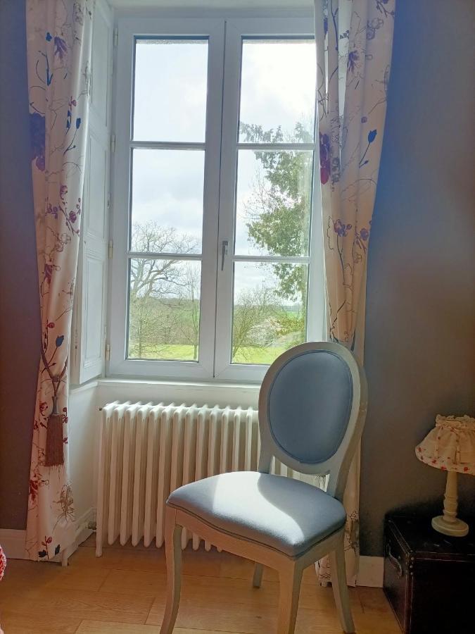 Le Manoir "Aux Douves" Bed & Breakfast Bazoges-en-Paillers Bagian luar foto