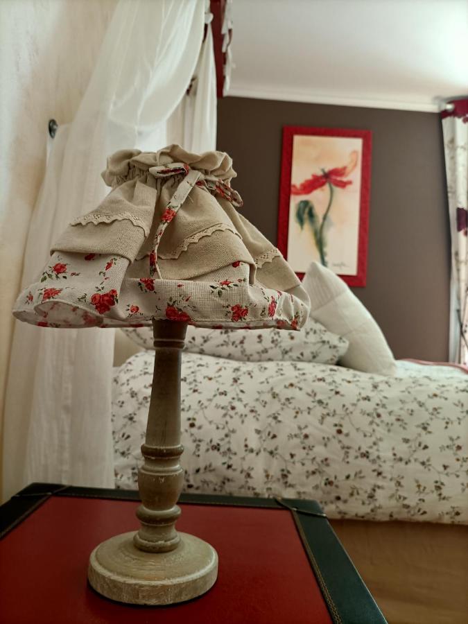 Le Manoir "Aux Douves" Bed & Breakfast Bazoges-en-Paillers Bagian luar foto