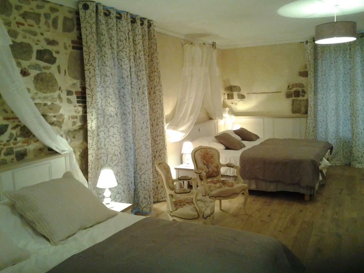 Le Manoir "Aux Douves" Bed & Breakfast Bazoges-en-Paillers Bagian luar foto