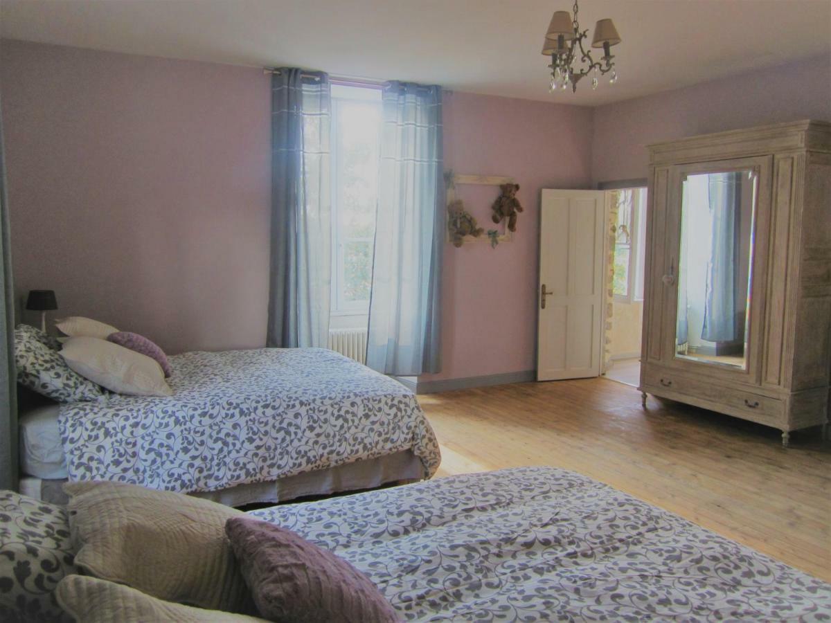 Le Manoir "Aux Douves" Bed & Breakfast Bazoges-en-Paillers Bagian luar foto