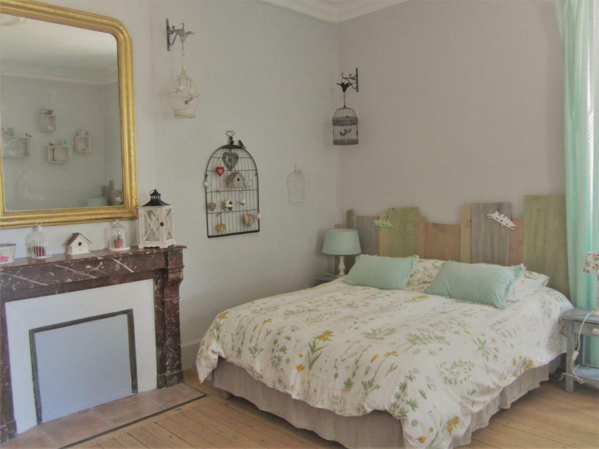 Le Manoir "Aux Douves" Bed & Breakfast Bazoges-en-Paillers Bagian luar foto